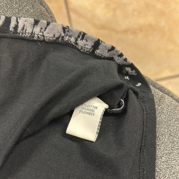 Kenneth Cole Black and White Short Sleeve Tee - Picture 4 of 5